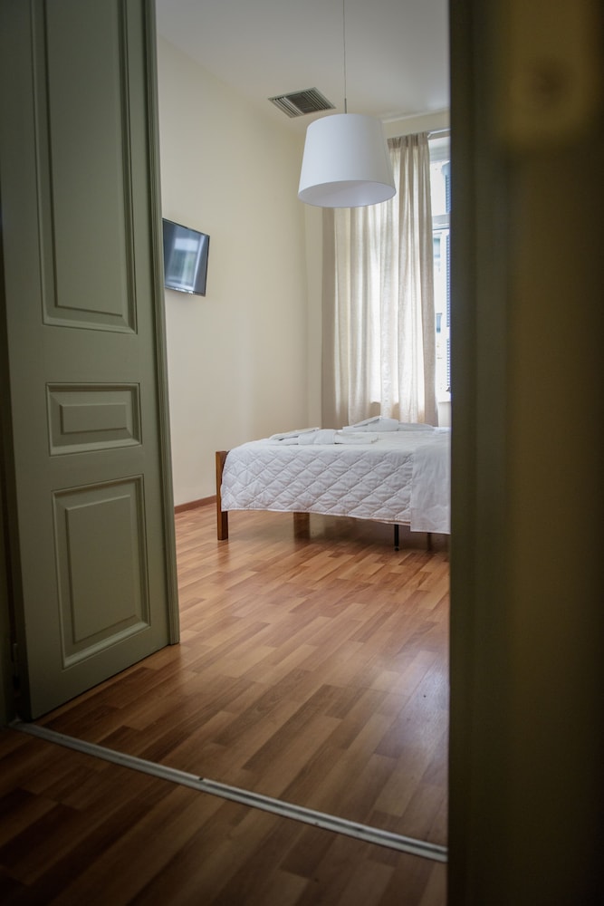 Athinas Street Inn photo 4