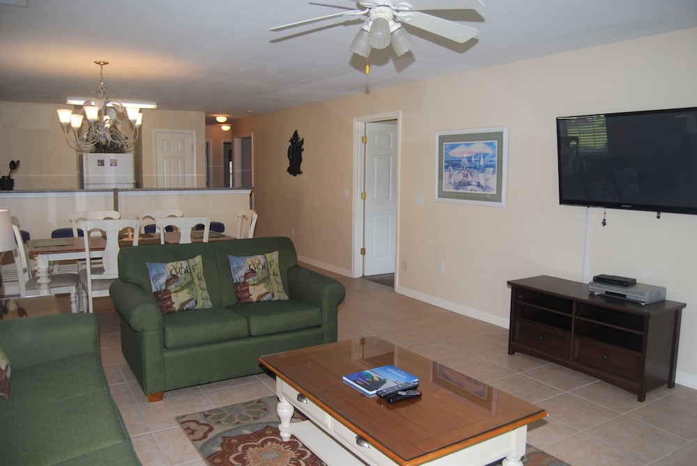 Fairways At Riveroaks 23d 3 Bedroom Condo by RedAwning
