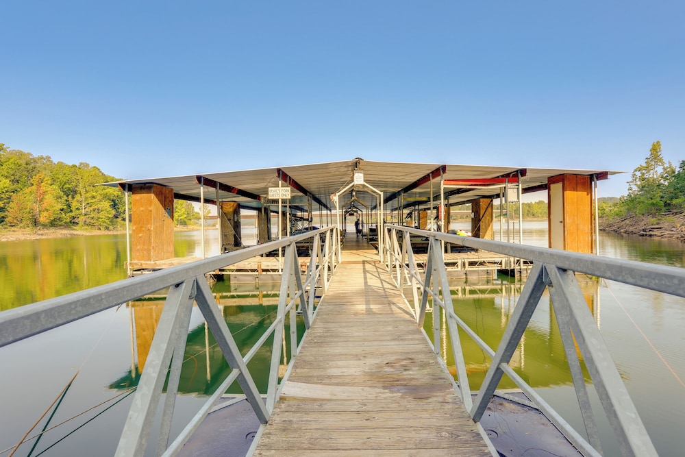 Private Boat Slip: Boater's Haven in Greers Ferry!