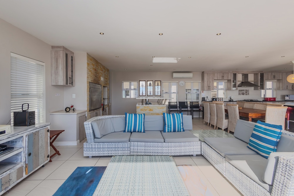 Seasons of Serenity, Langebaan 8-sleeper