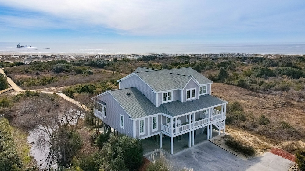 Cypress Hall 6 Bedroom Home by RedAwning view 4