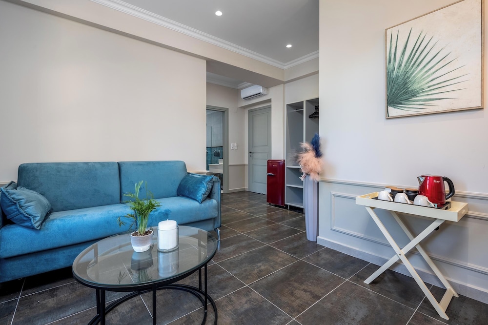 Alegrand Suites
