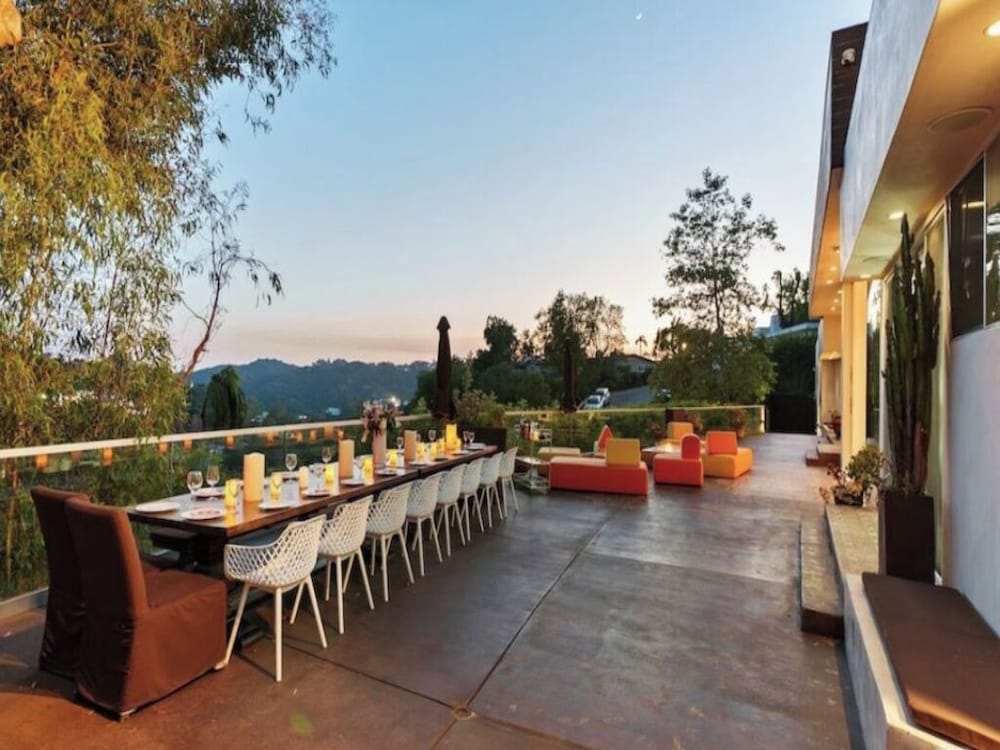 Zen Estate - Luxurious 5BR Beverly Hills Sanctuary With Pool & Canyon Views