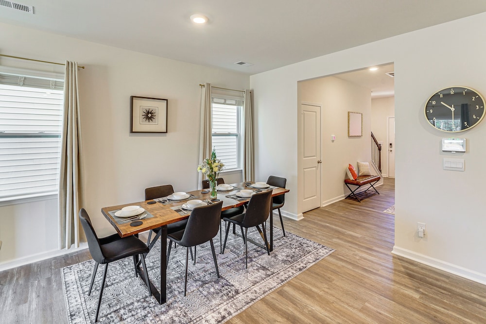 3 Mi to Lake Hickory: Family Home w/ Fire Pit!