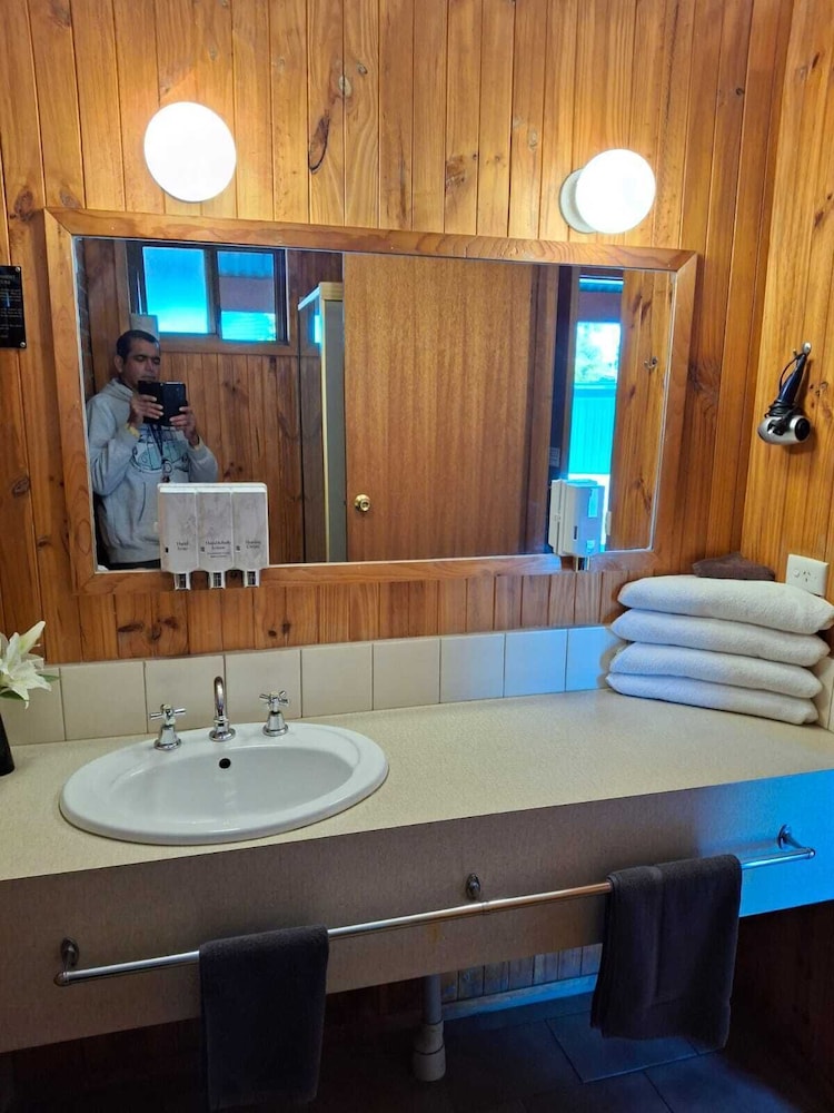 Country Road Motel