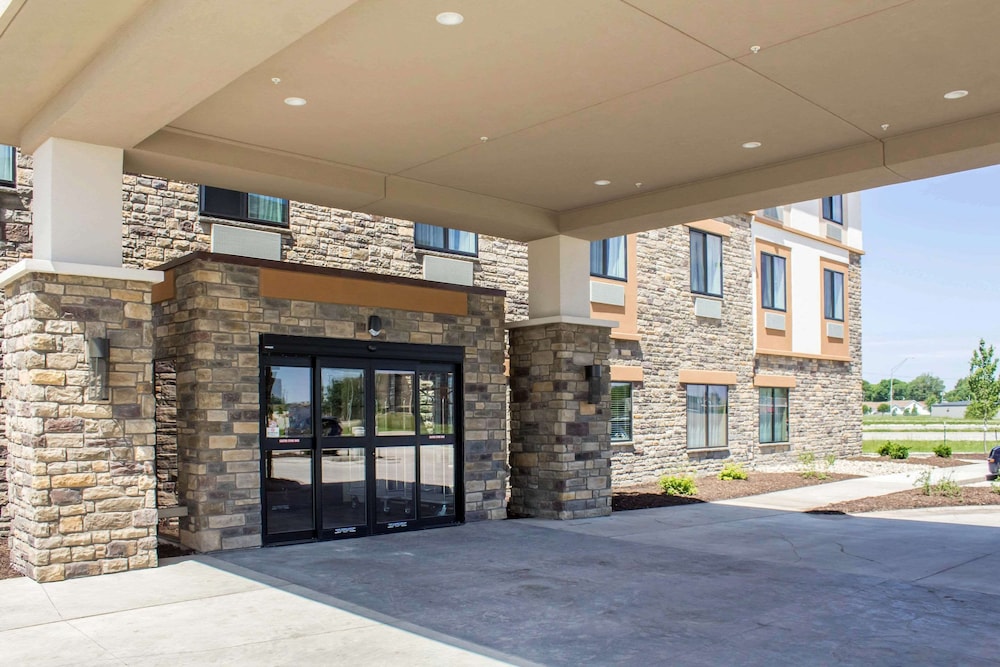 Sleep Inn Suites Fort Dodge - Property Image 21