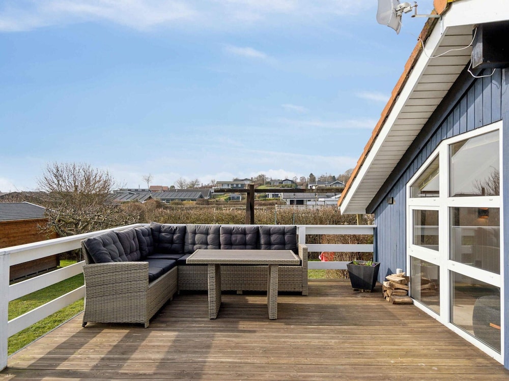5 Star Holiday Home in Ronde