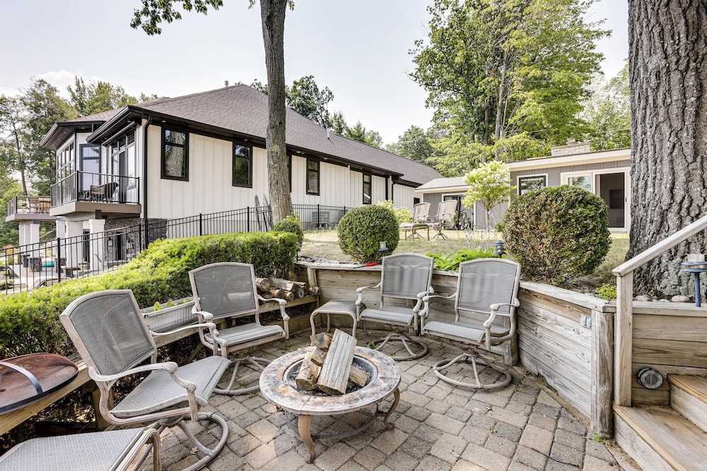 Swim, Fish & Boat: House on Stunning Higgins Lake!