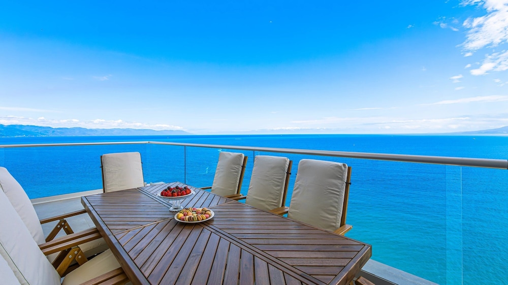 4BR Luxury Penthouse with Ocean Views