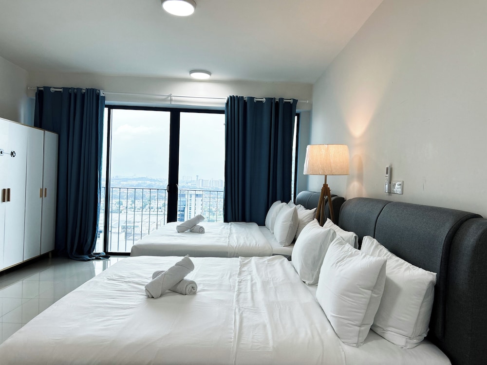 Trefoil by Manhattan Group