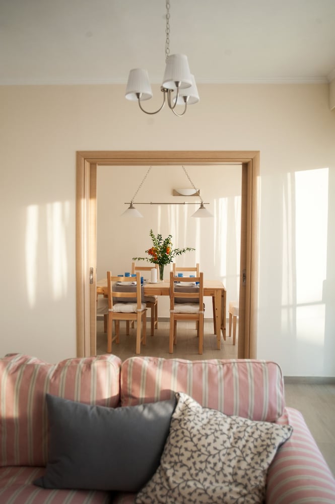 Vanessa's Rooms & Apartments