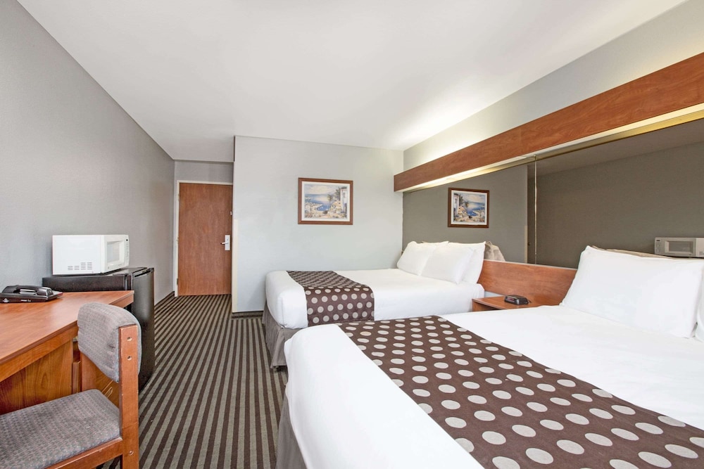 Dallas / Fort Worth Vacations - Microtel Inn  Suites by Wyndham Garland/Dallas - Property Image 3