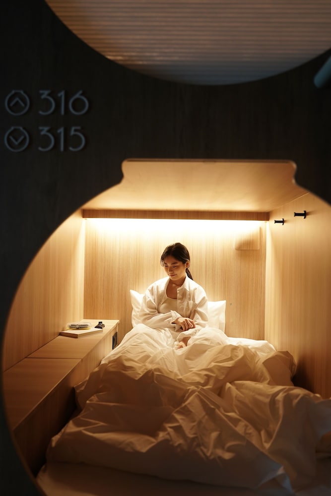 D.A.L Premium Capsule Hotel
