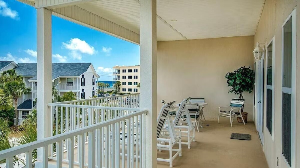 Pavilion Palms 205b