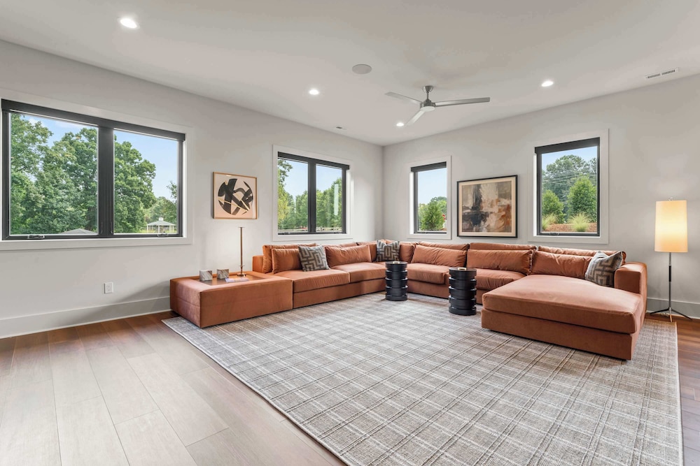 The Luxe Barn Home for 4
