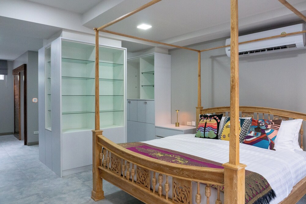 4BR Villa Ideal for Groups Families V262
