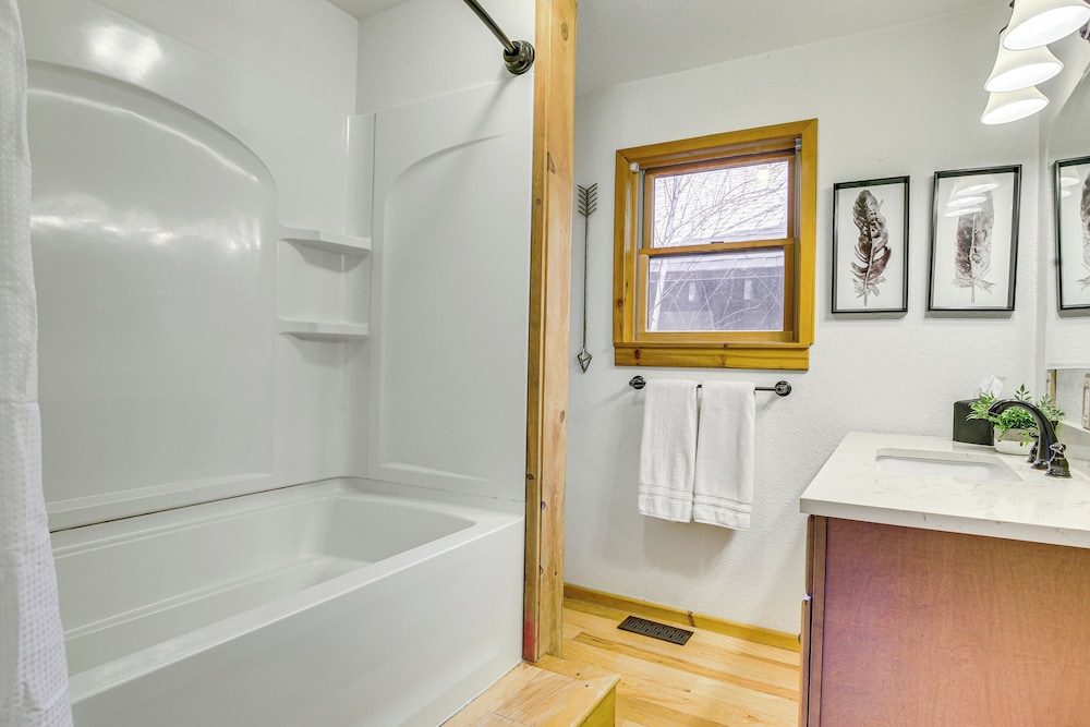 2 Mi to Lake Arrowhead Village: Pet-friendly Cabin