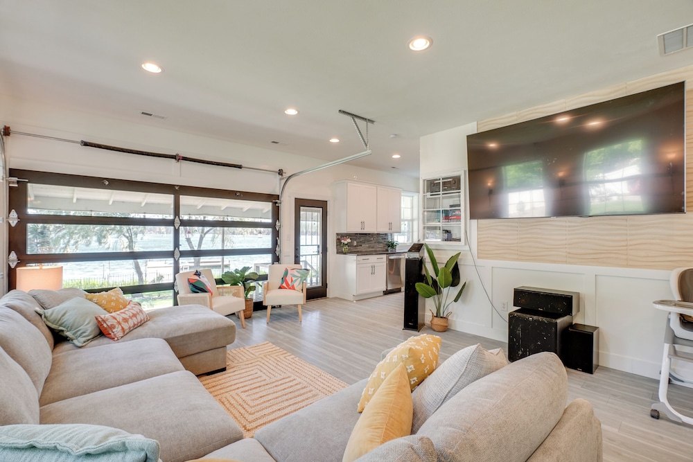 Waterfront Deck w/ Fire Pit: Lake Spokane Gem!
