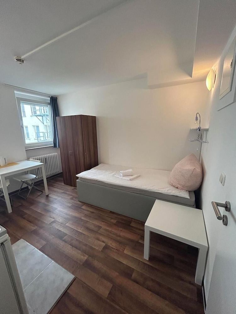2-Rent Group Hostel Apartments SEN14