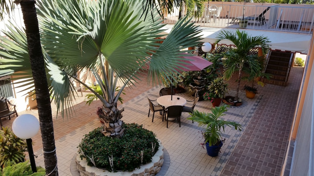 Lago Mar Motel and Apartments