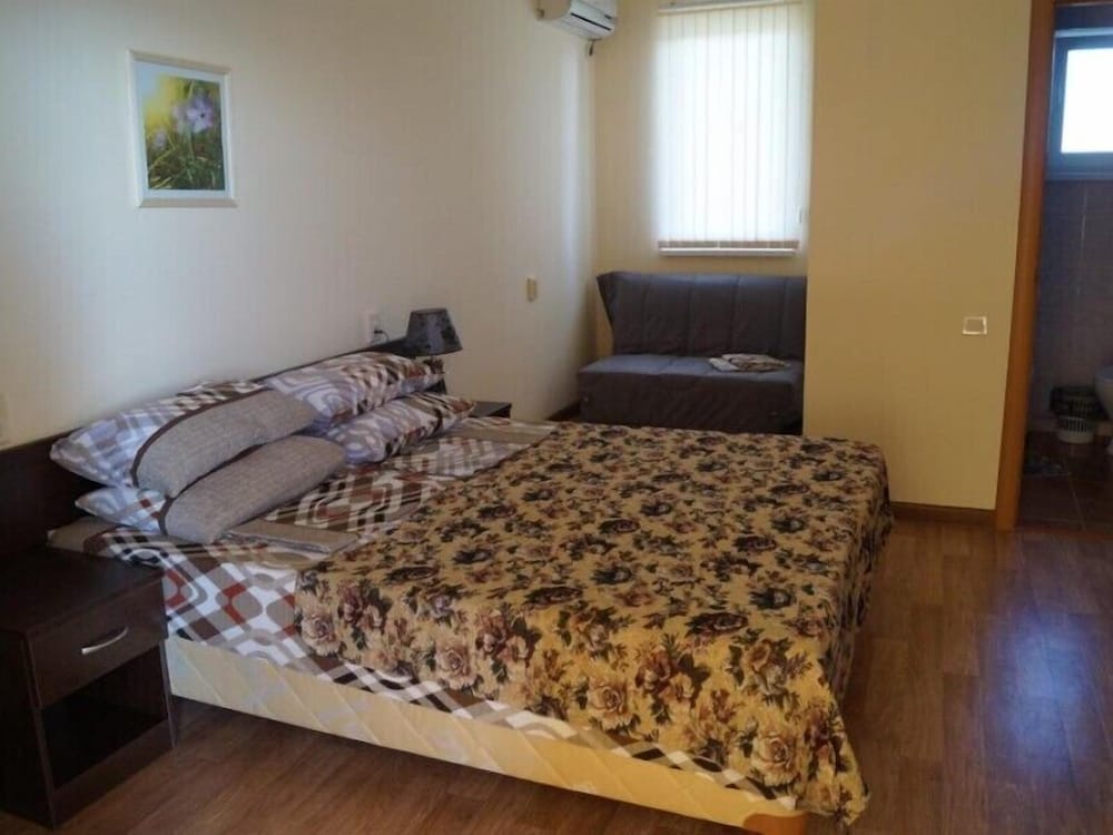 Photo 6