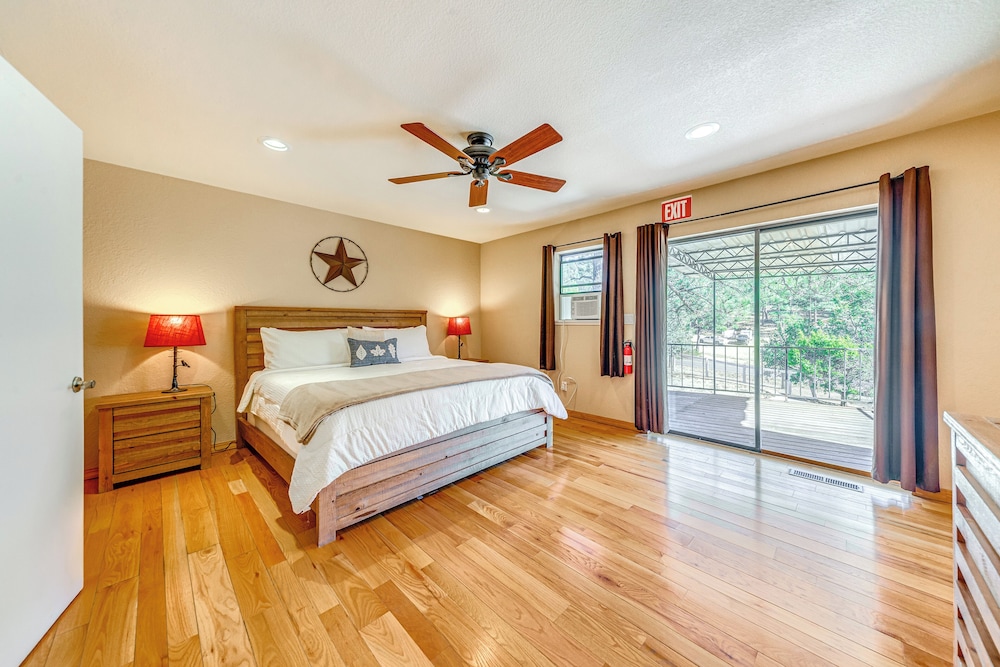 Spacious Ruidoso Home w/ Patio & Mountain Views!