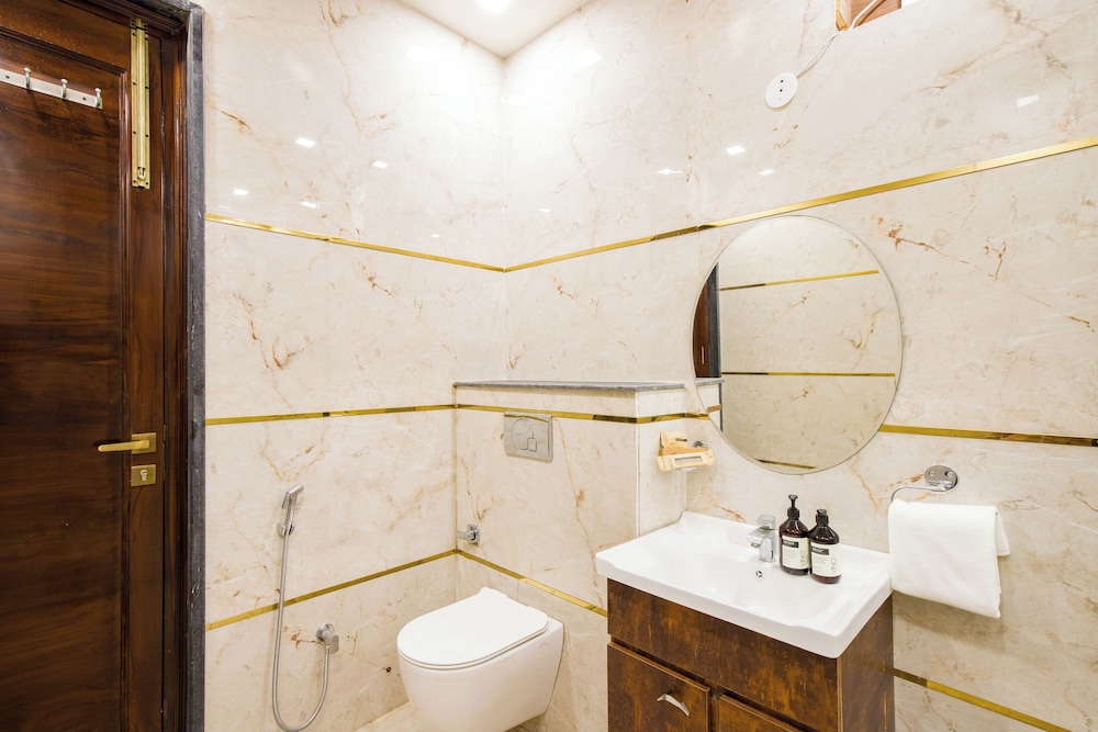 ELIVAAS Ivory Estate Pet-friendly Farm