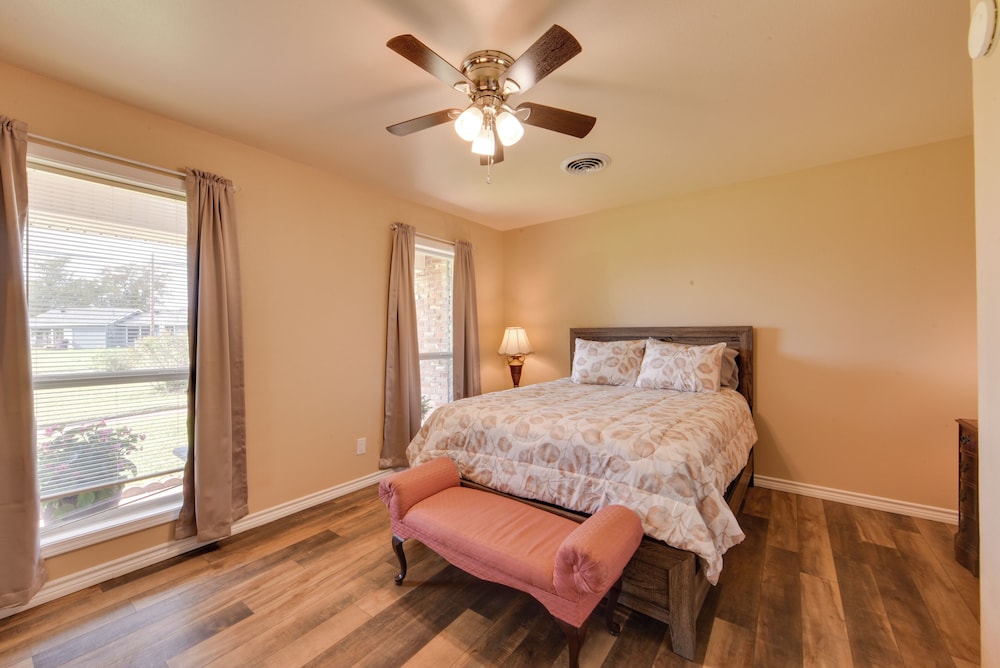 3 Mi to Lake Charles: Family Home in Louisiana!