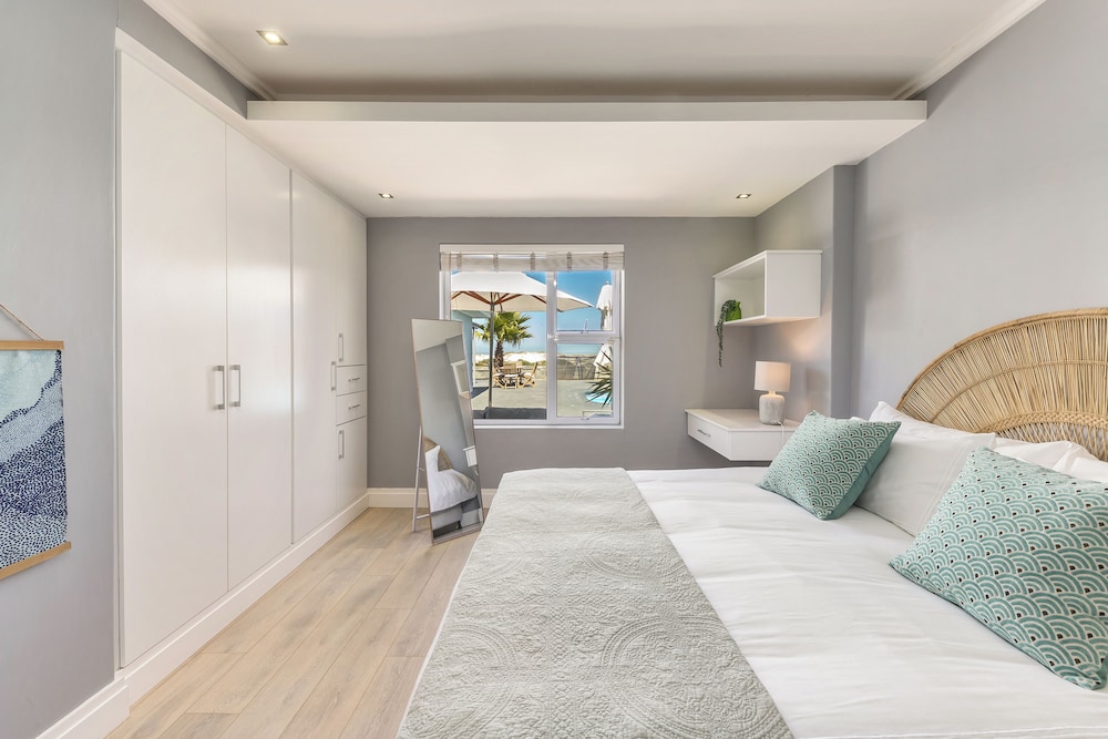 Beachfront, Private Pool, Pizza Oven, Pool Table, Fast Internet, Family Friendly