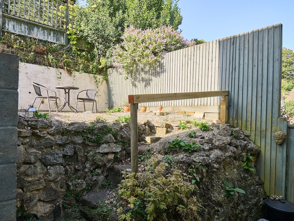 Host Stay Old Stone Cottage