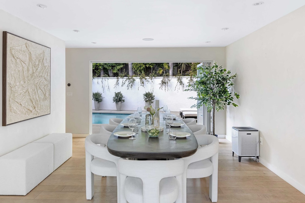 Luxury Hollywood Hills Home With Pool, Outdoor Dining & Iconic Views Skyline Chalet