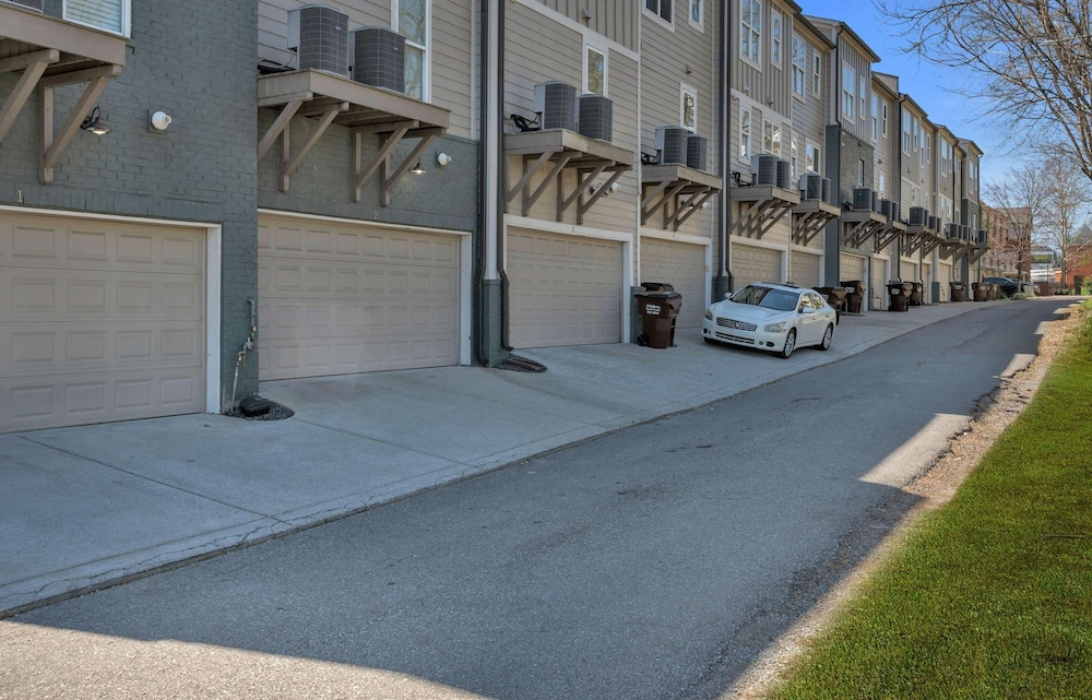 Close to DT Game Garage Bar Large Living Room