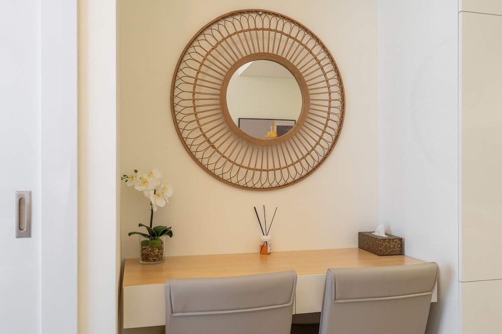 Stylish Studio Retreat in Riviera 33 Near Downtown