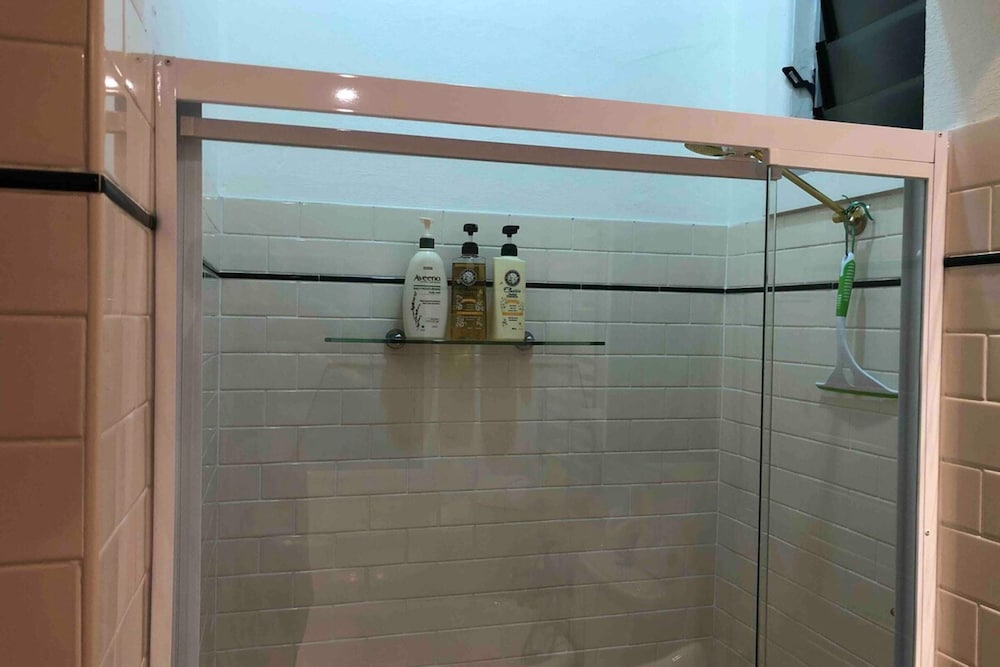 Cosy Erko 2 Bedroom Home on Edge of Sydney City Centre view 5