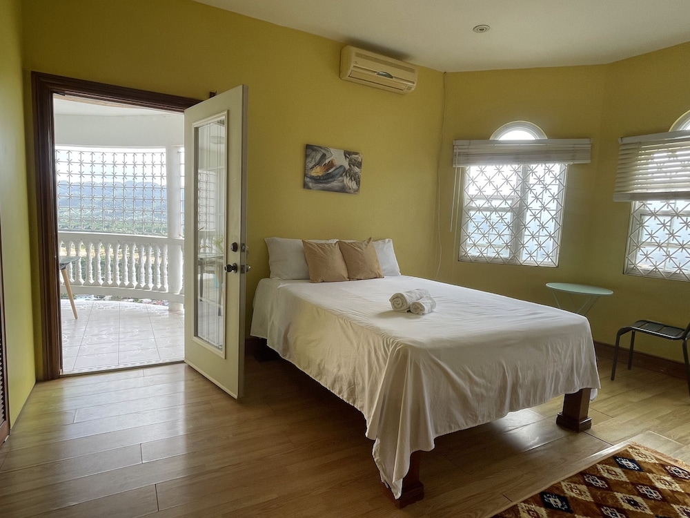 Skyline Suites Sunset Room 1 Bedroom Home by RedAwning view 2