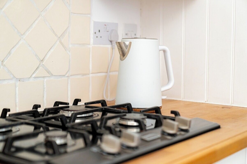 Comfortable 3-bed, 2-bath Basingstoke Stay