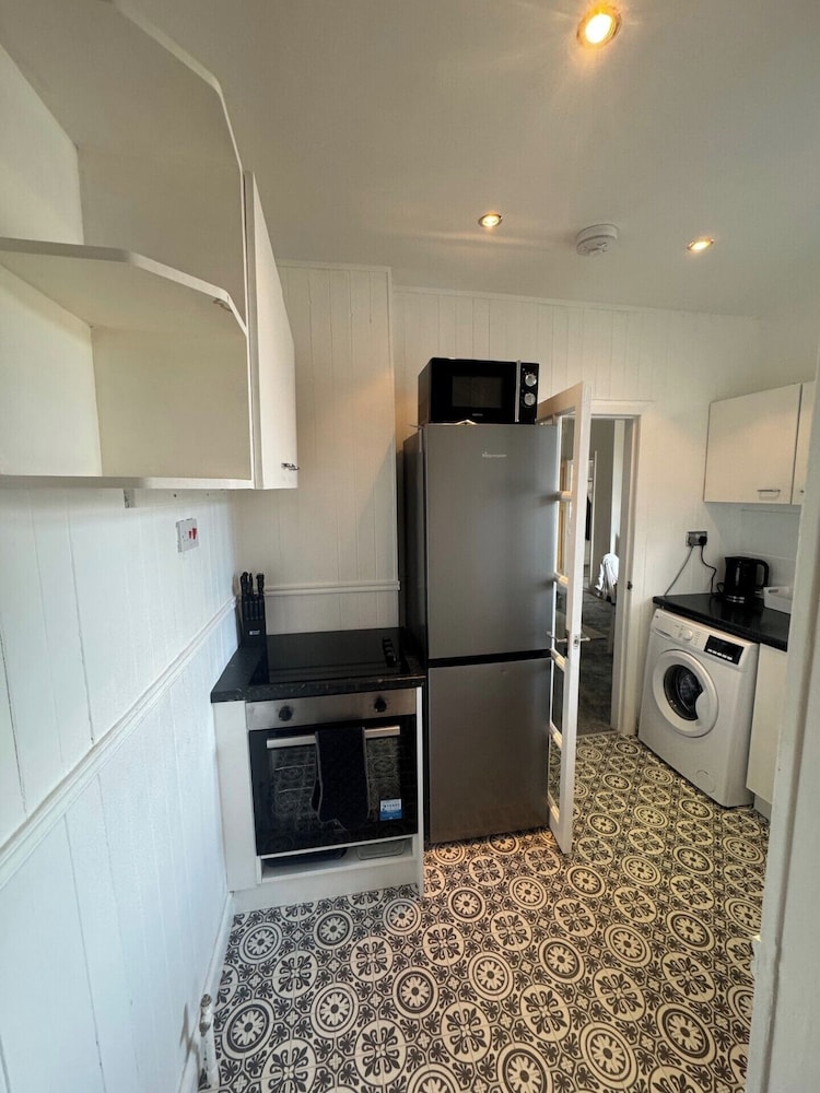 Simonside Apartment - Sleeps 6 -parking