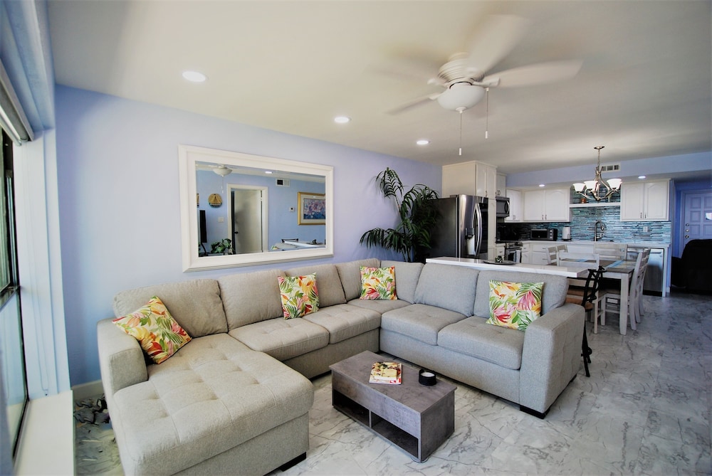 Saida Iii Unit #3306 1 Bedroom Condo by Redawning