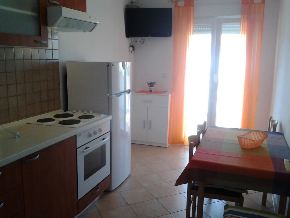Ivan - With Garden - A2 Narancasti view 5