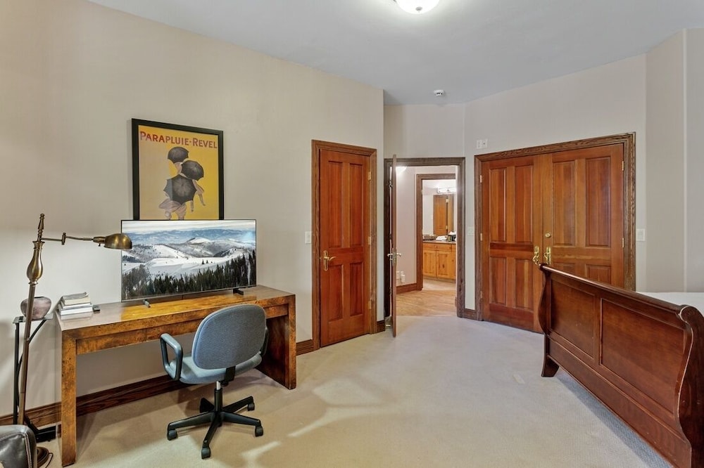 3135 Thistle - 7 Bedroom Private Home 7 Home