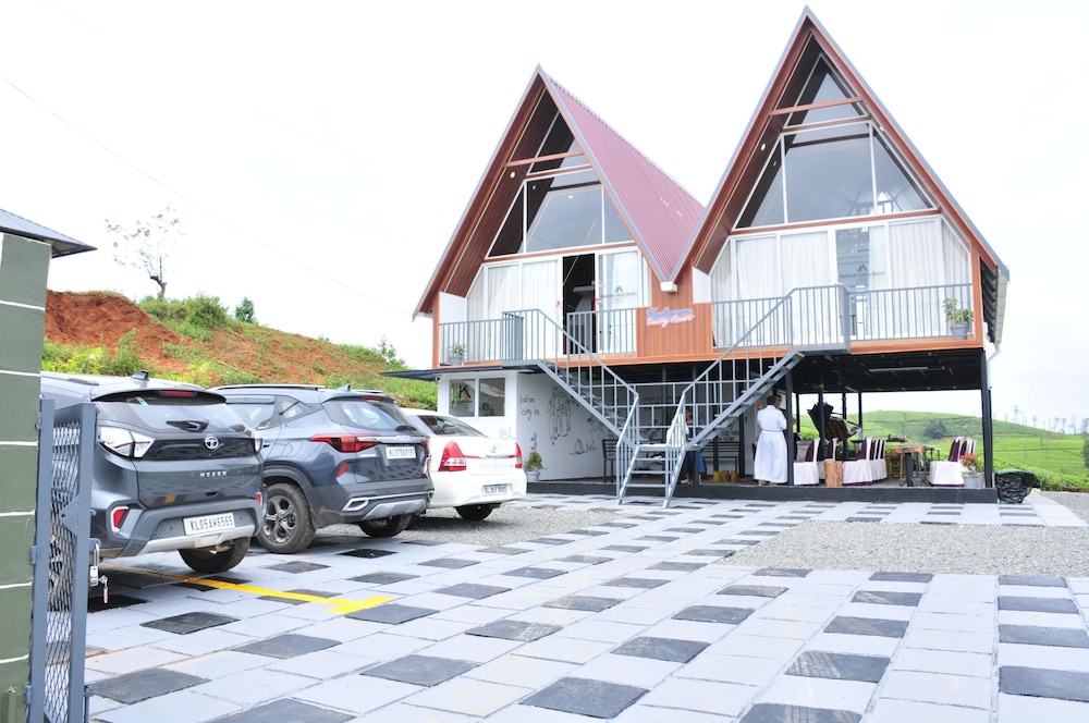 Kudaram County Resort