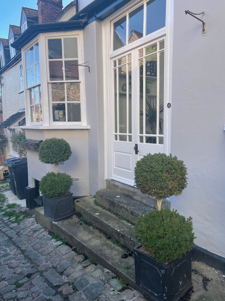 17th Century Coach House - Pet & Family Friendly