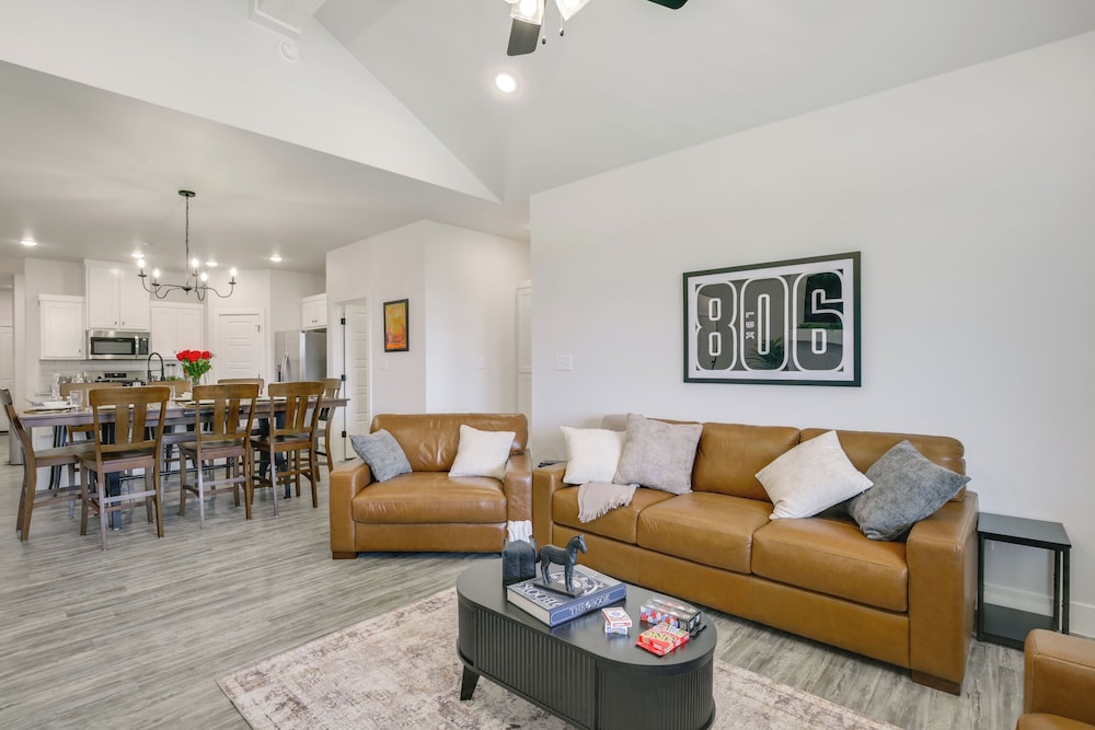 Hot Tub & Game Room: 'raider Resort' in Lubbock