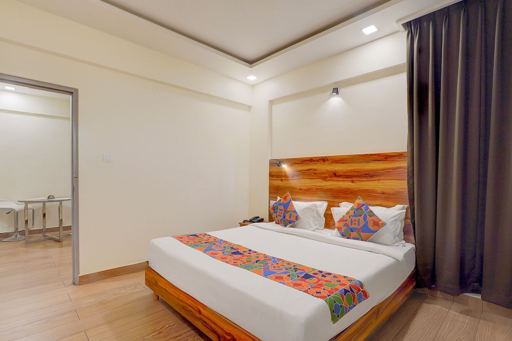 Fabhotel East Land
