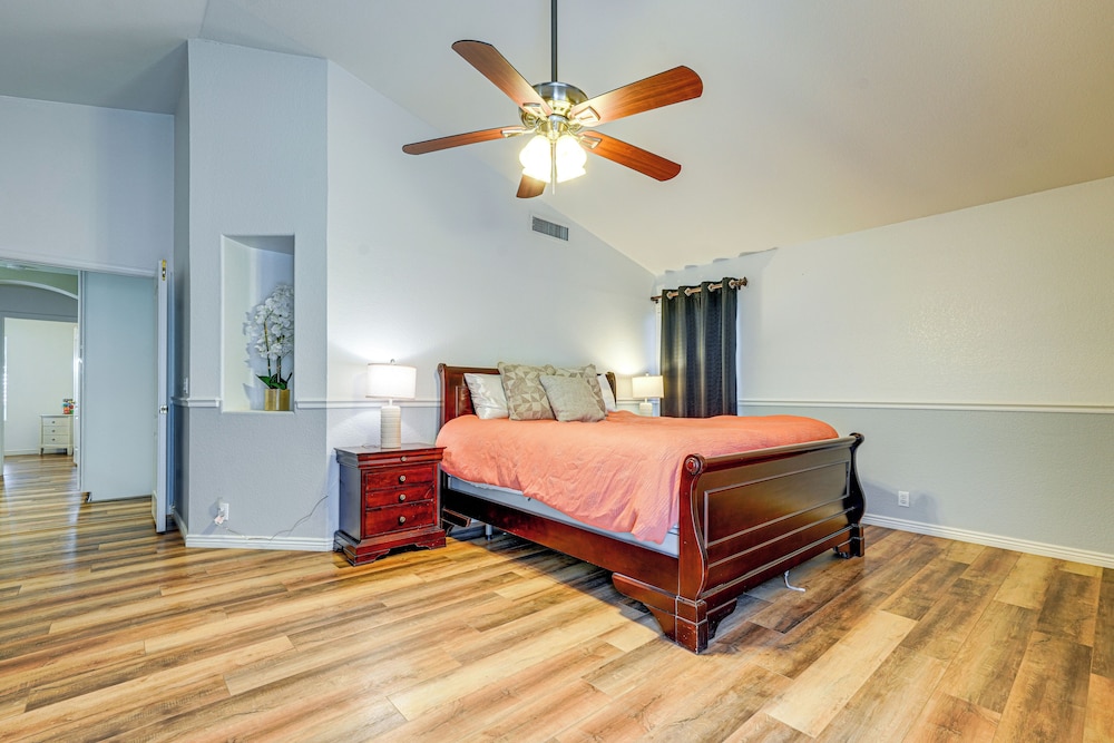 3 Mi to Granite Reef: Spacious Retreat w/ Pool