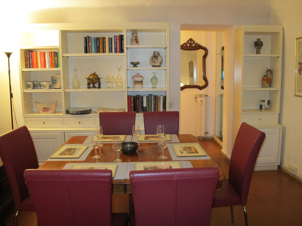 Aurora in Pantheon Apartment