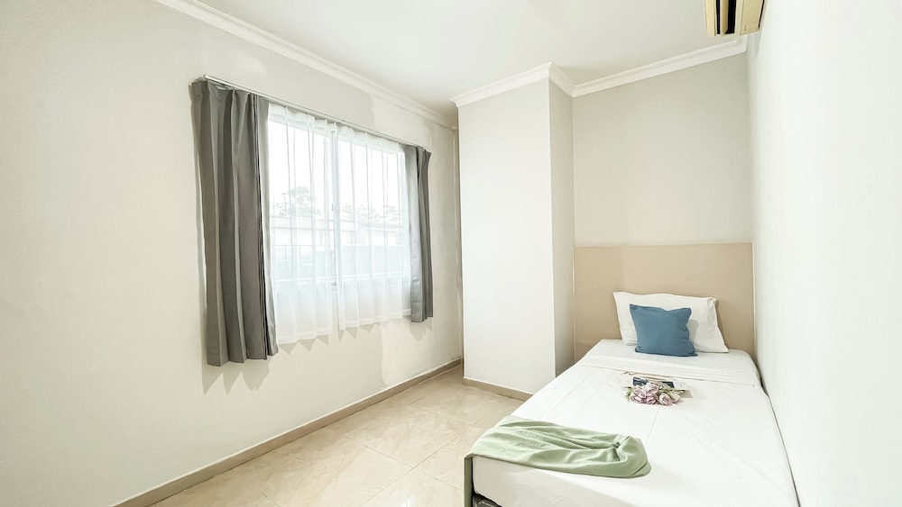 Warm And Nice 2Br At Permata Senayan Apartment