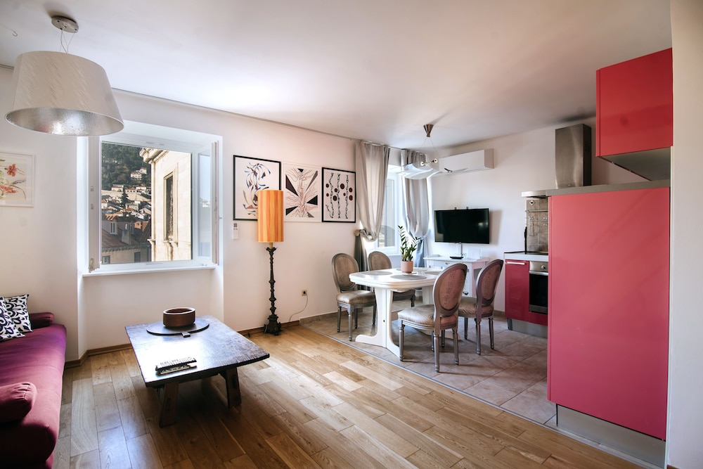 Panorama Old Town apartment by DuHomes