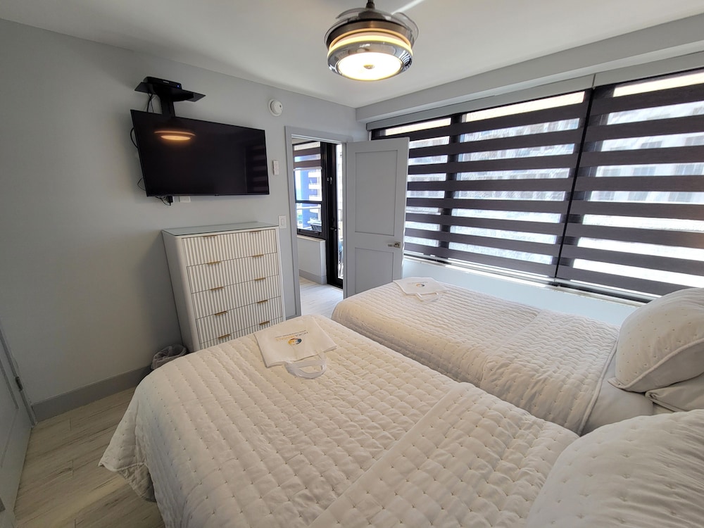 Alexander 817 3 Bedroom Apts