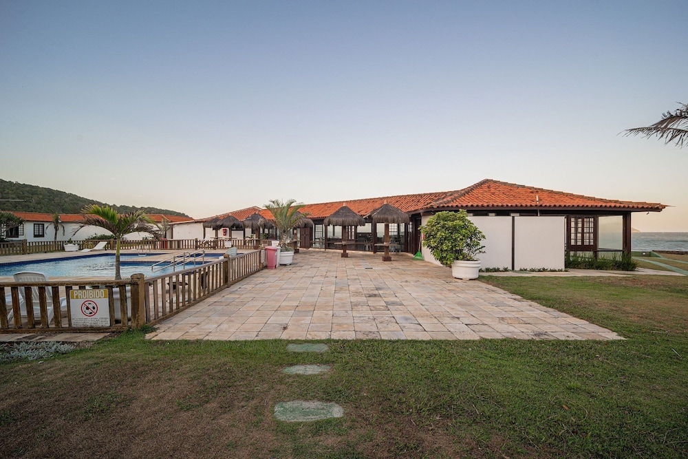 Bz60 Casa em condomínio pé na areia
